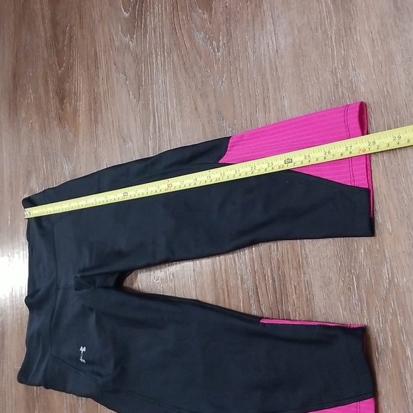 (S) Under Armour Cropped Leggings Breast Cancer Awareness Running Stretch - Picture 3 of 7